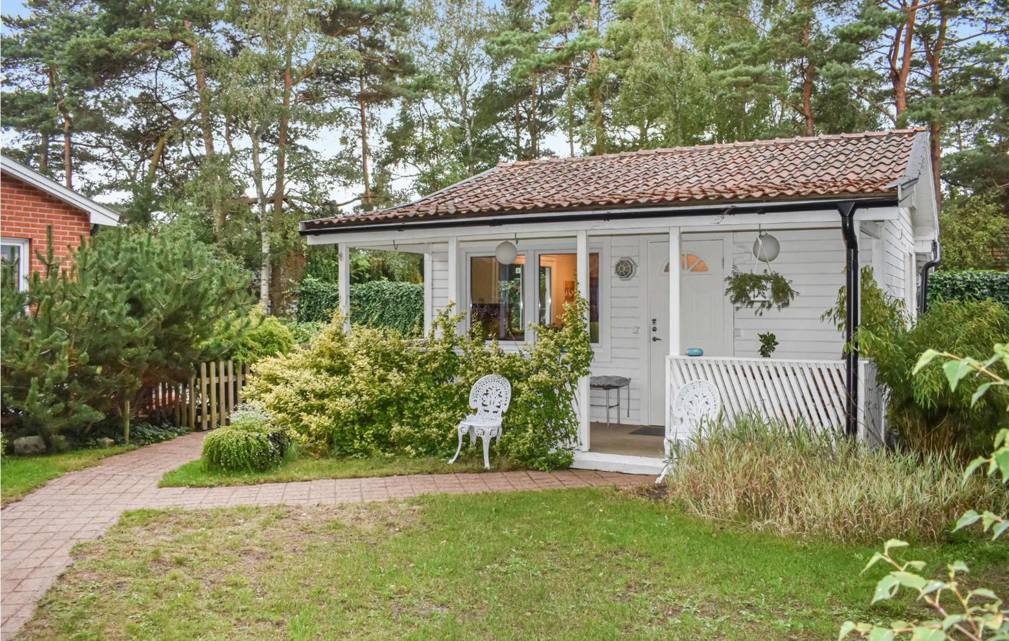 Nice home in Hllviken with 1 Bedrooms&WiFi Höllviken Buitenkant foto