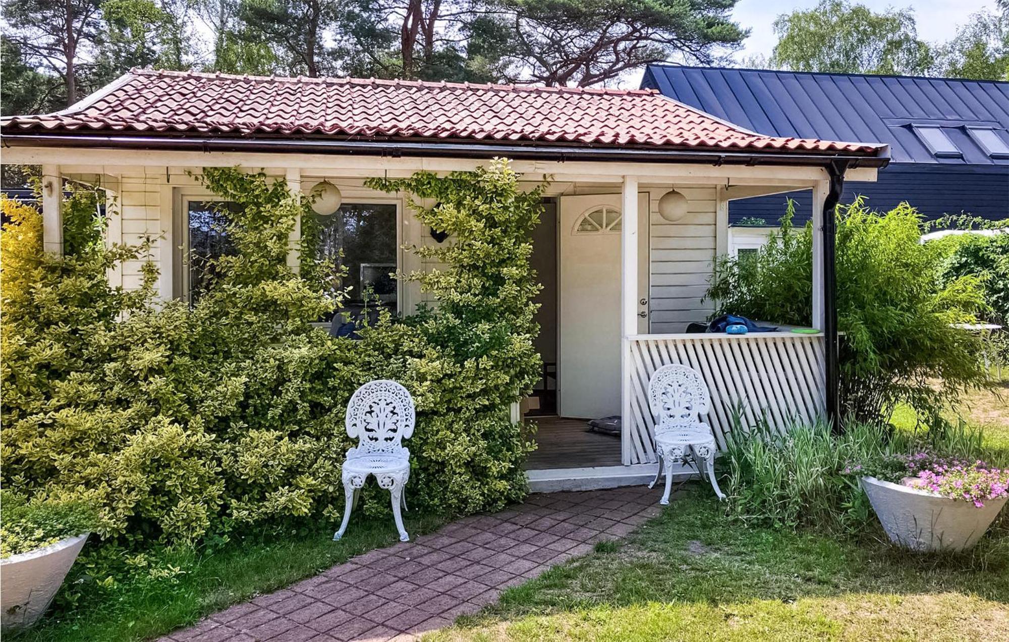 Nice home in Hllviken with 1 Bedrooms&WiFi Höllviken Buitenkant foto