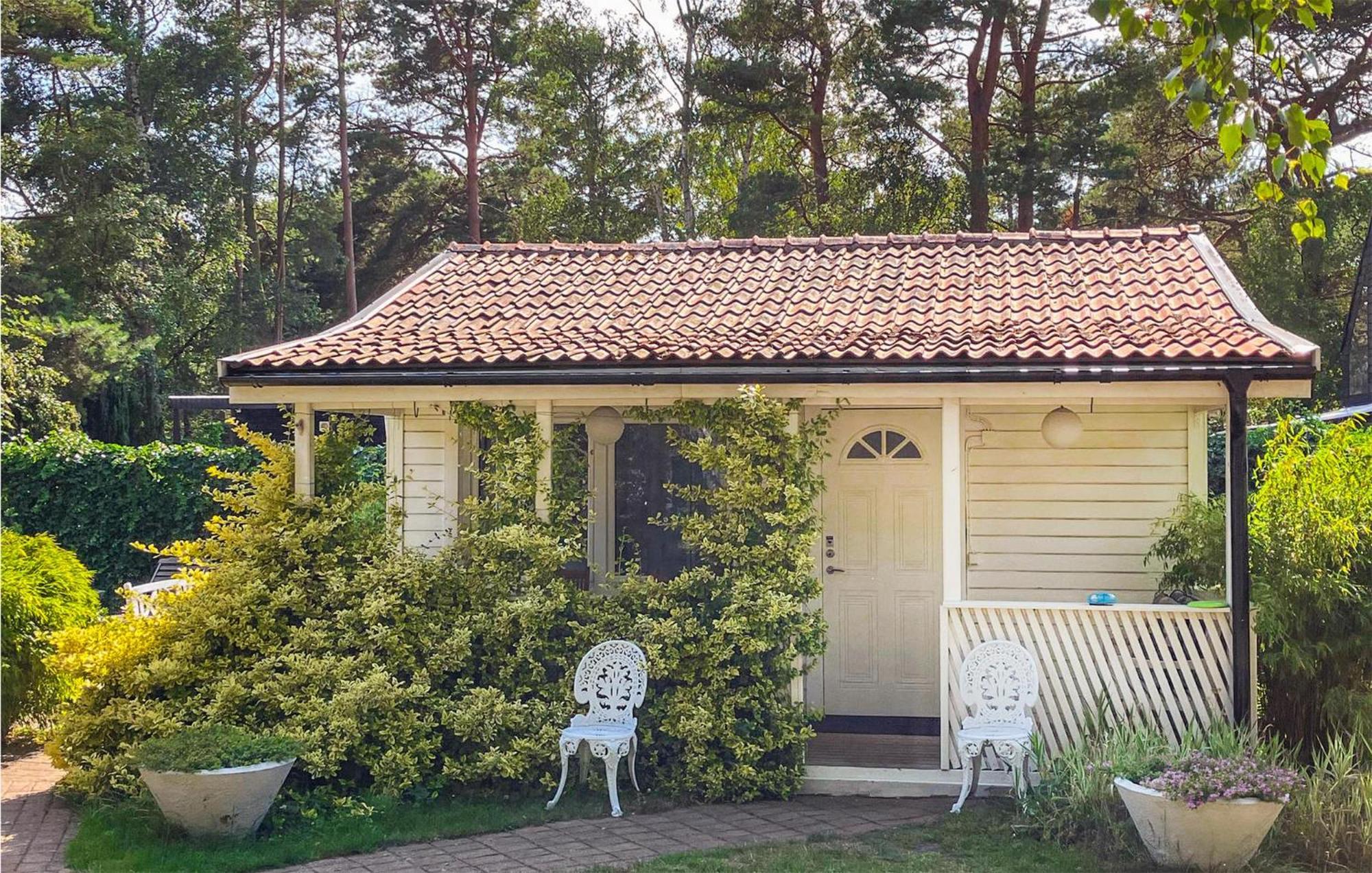 Nice home in Hllviken with 1 Bedrooms&WiFi Höllviken Buitenkant foto